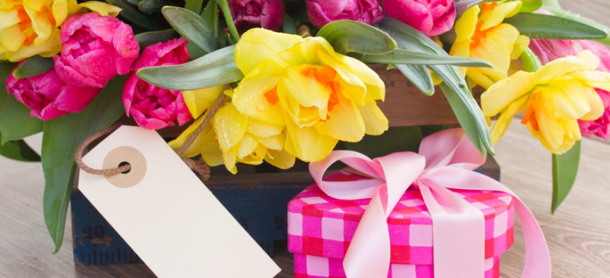 5 easy ways to save on popular Mother’s Day gifts