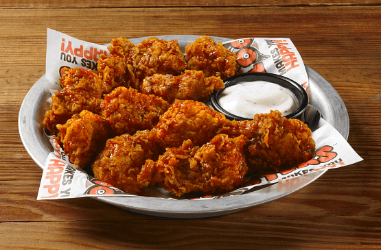 Hooters: Singles get FREE wings on Valentine’s Day!