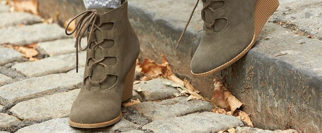 Kohl’s cardholders: 5 pairs of boots for $10 each + $10 Kohl’s Cash