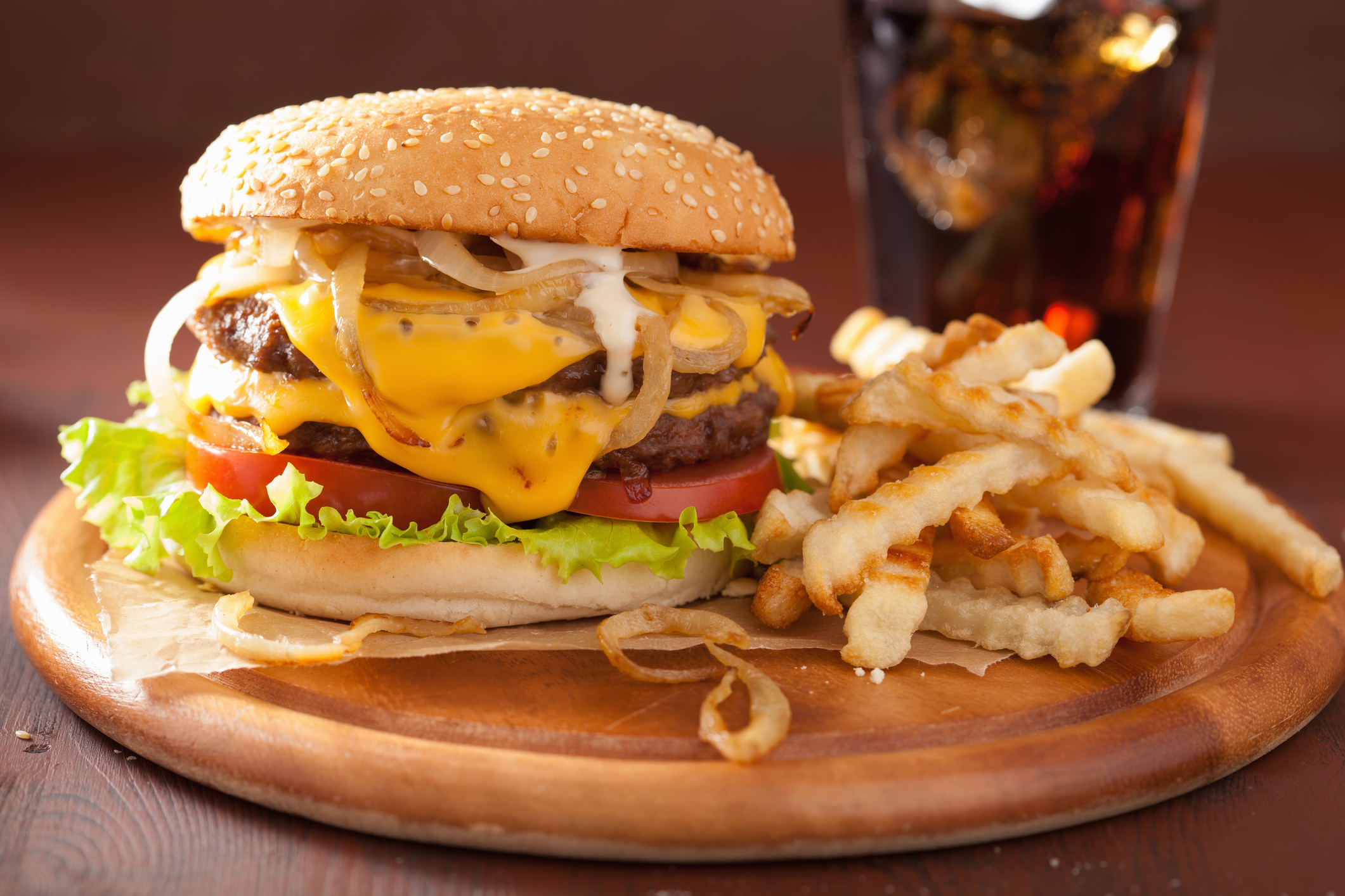National Cheeseburger Day: 17 delicious deals & freebies!