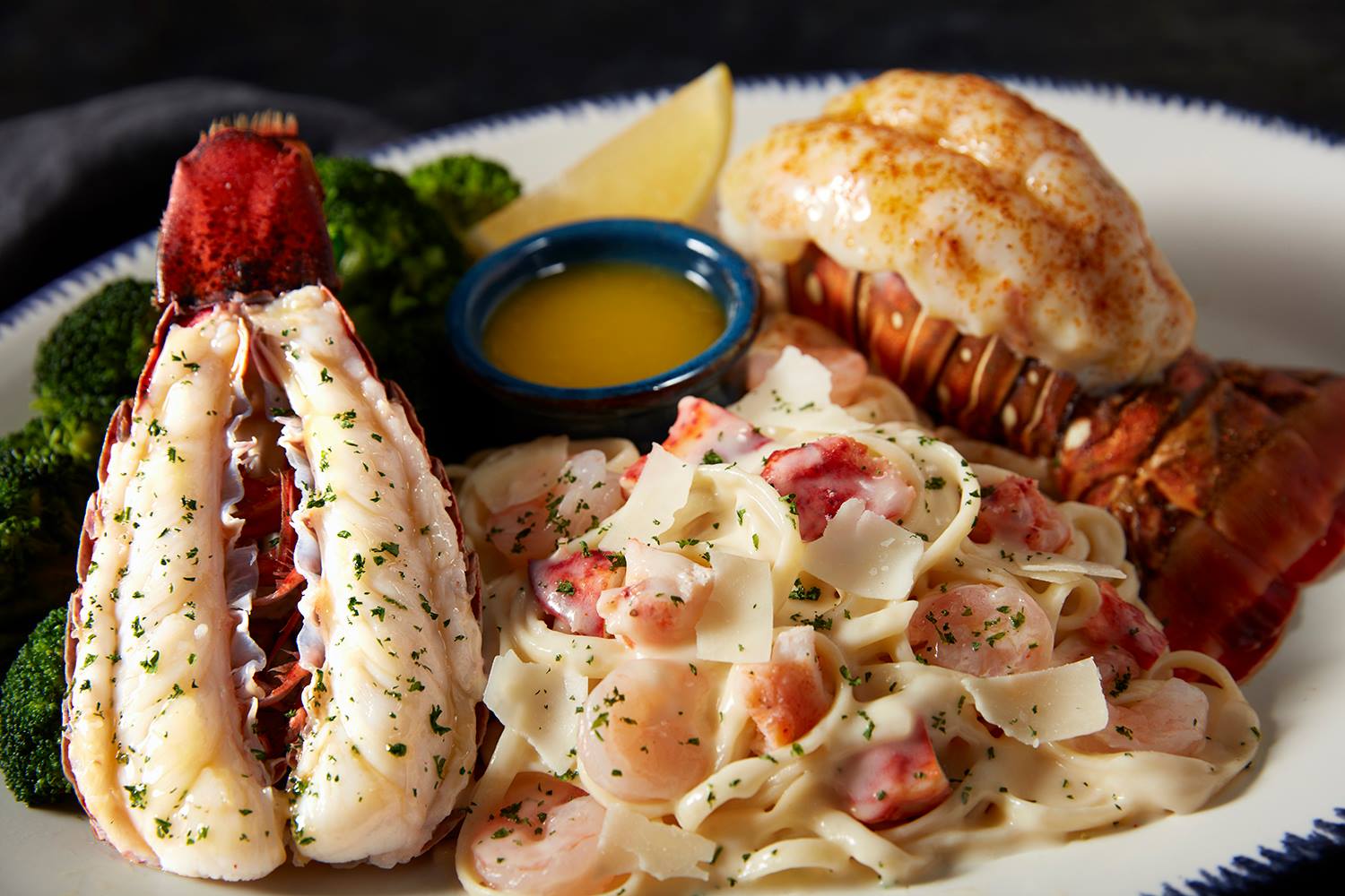 Red Lobster: Save $5 on two adult entrées