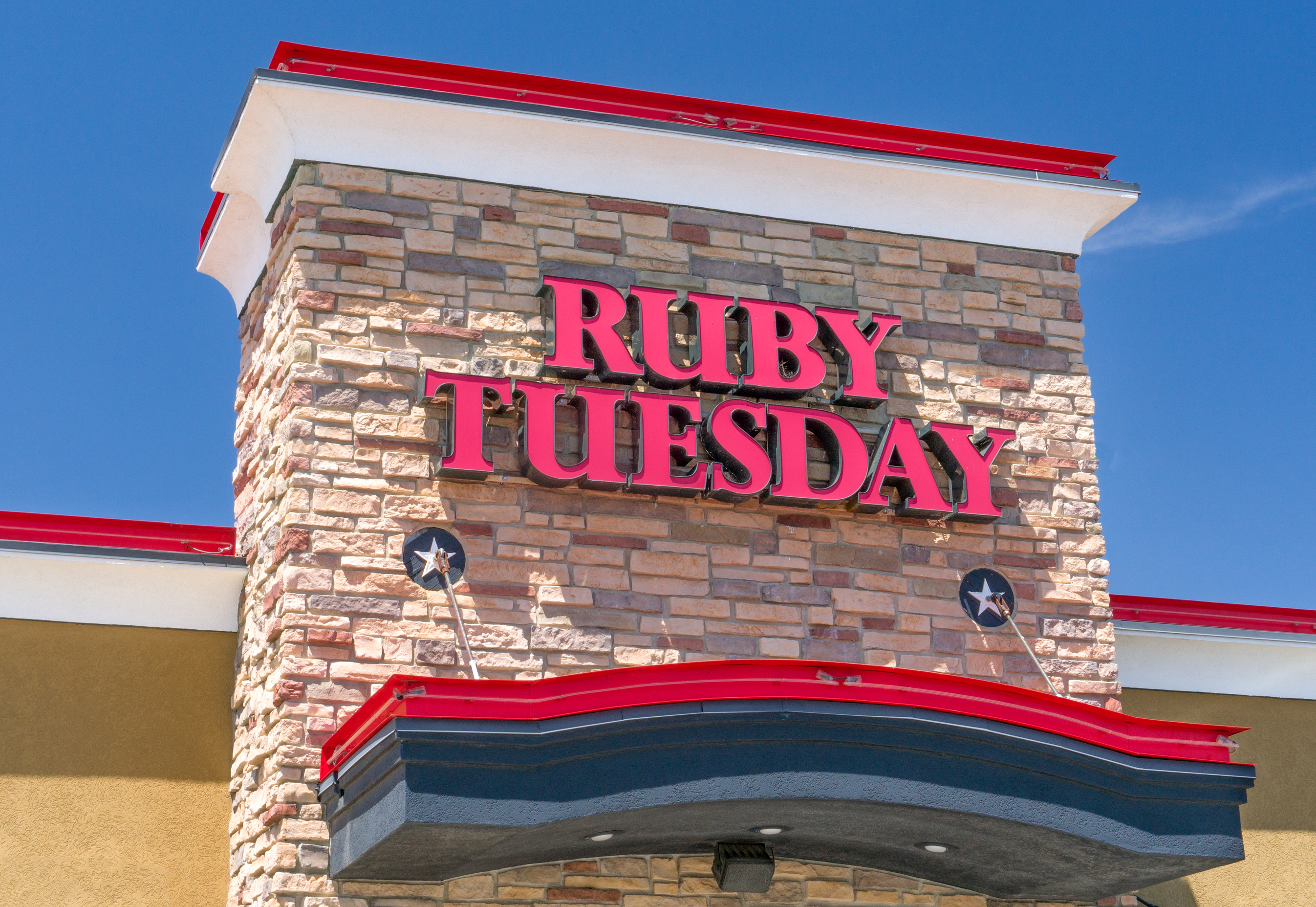 Ends today! Ruby Tuesday: FREE Burger or Garden Bar & lemonade with email entry