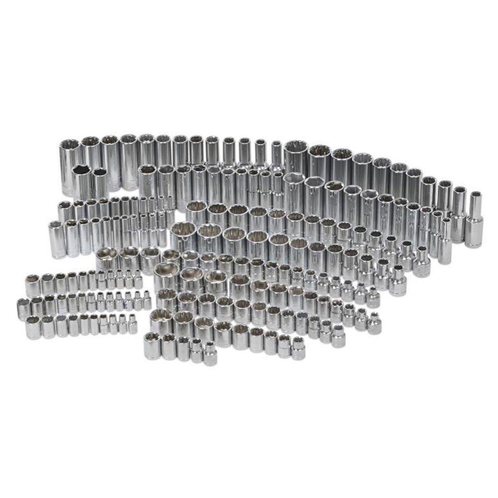 Husky 200-piece 1/4 in, 3/8 in and 1/2 in drive socket set for $59