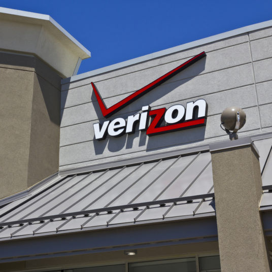 Verizon Black Friday: Get a free 5G phone plus a free gift!