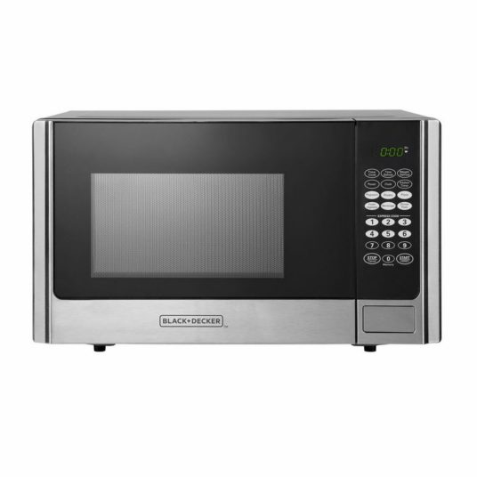 Black+Decker 900-watt counter microwave oven for $65