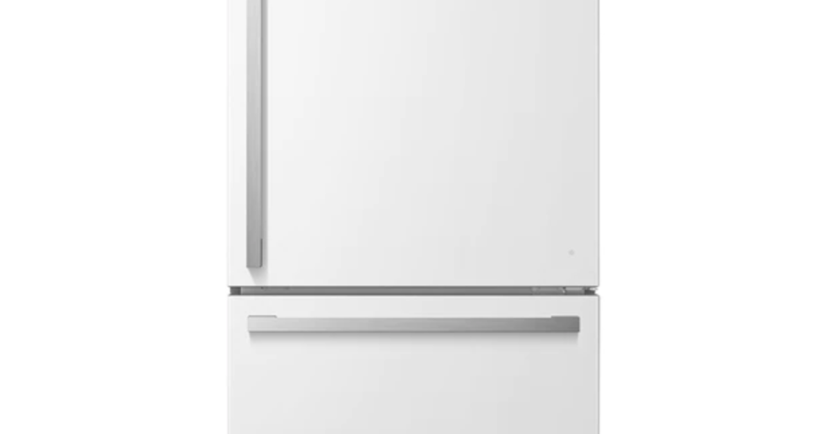 Today only: Hisense 17.2-cu ft counter-depth refrigerator for $759