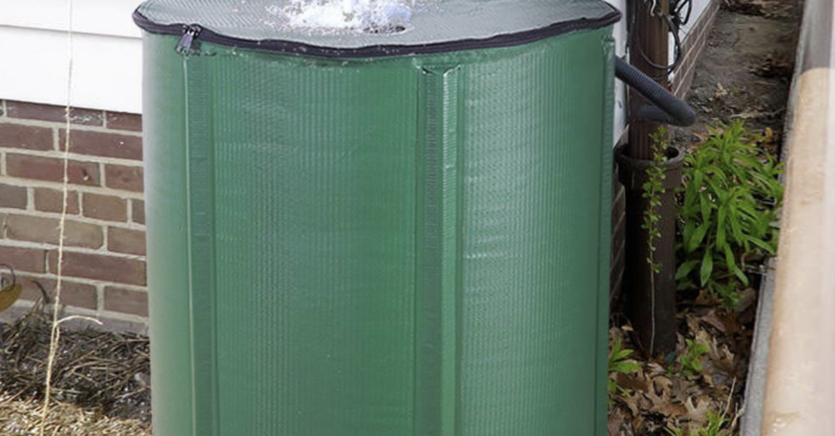 Folding portable 50-gallon rain barrel for $28