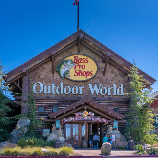 Bass Pro Shops: Get a gift card worth up to $2,000 with purchase of select boats