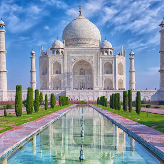 8-night upscale India escorted tour with flights from $3,349